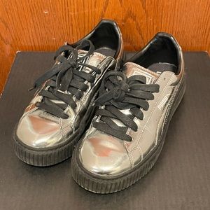 Puma carina sneaker silver size 6.5